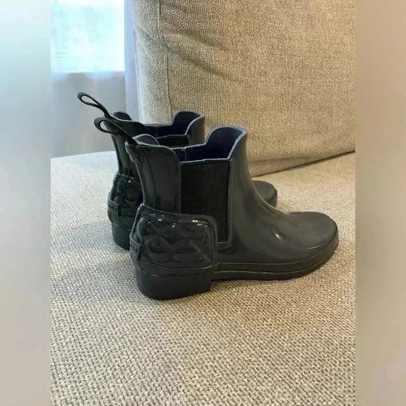 HUNTER • CHELSEA Refined Quilted Gloss Boots Slate Grey $185 size 5 - Picture 3 of 7